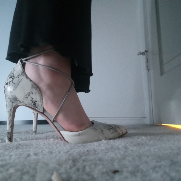 Heels - Picture 5 of 9